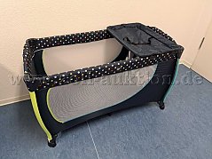 Kinderreisebettchen der Firma Hauck - Seitenansicht mit Auflage zum Wickeln