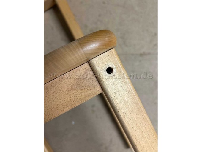 1 fehlende Schraube
