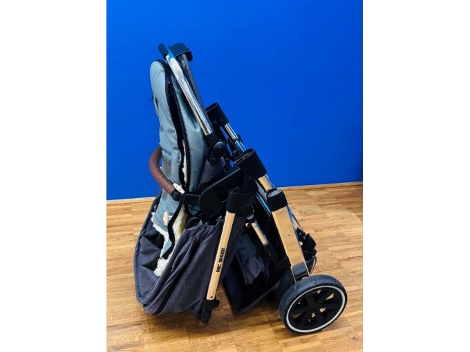 Kinderwagen mit Sportsitz, geklappt