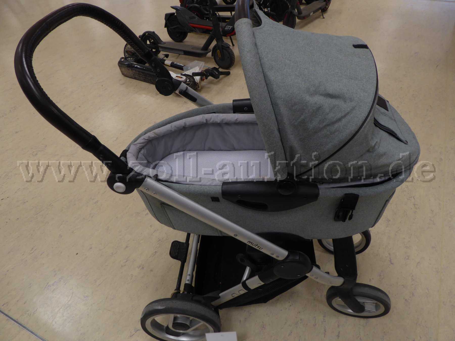 Zoll-Auktion - 1 Kinderwagen Marke: Mutsy, grau (ID 958004)