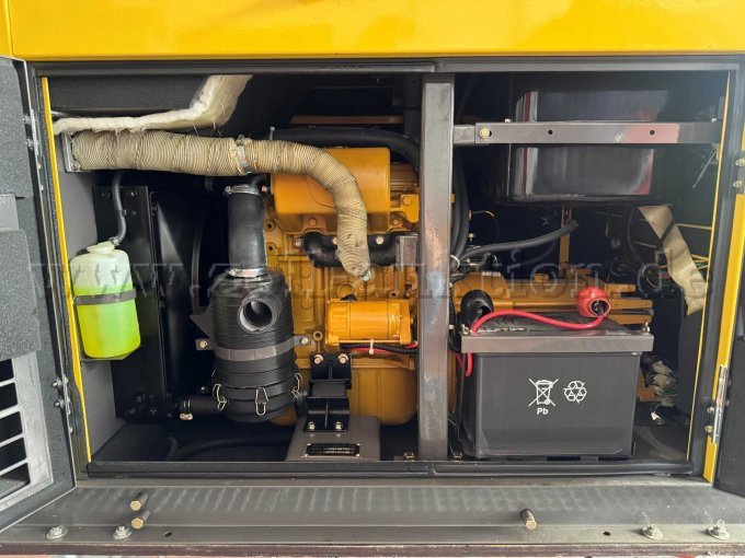 Auf diesem Bild ist der Motor mit der Batterie zu erkennen.