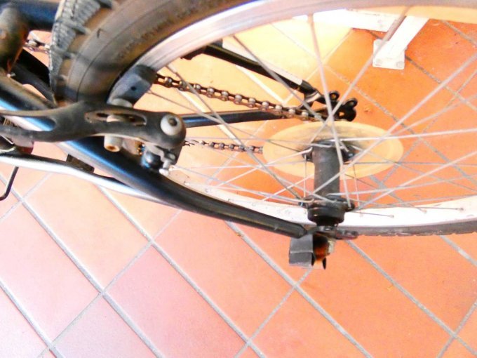 Klapprad BTwin_ hinteres Radlager von oben