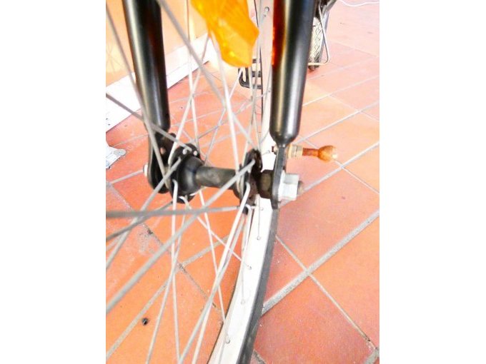 Klapprad BTwin_ vordere Radachse