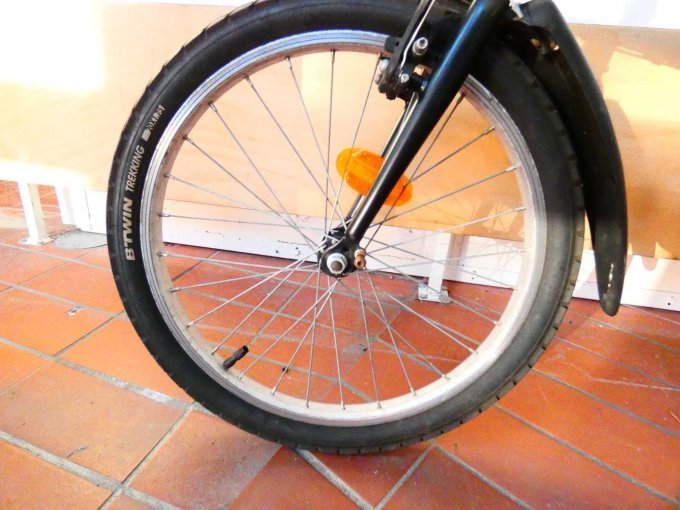 Klapprad BTwin_ Ansicht auf Vorderreifen