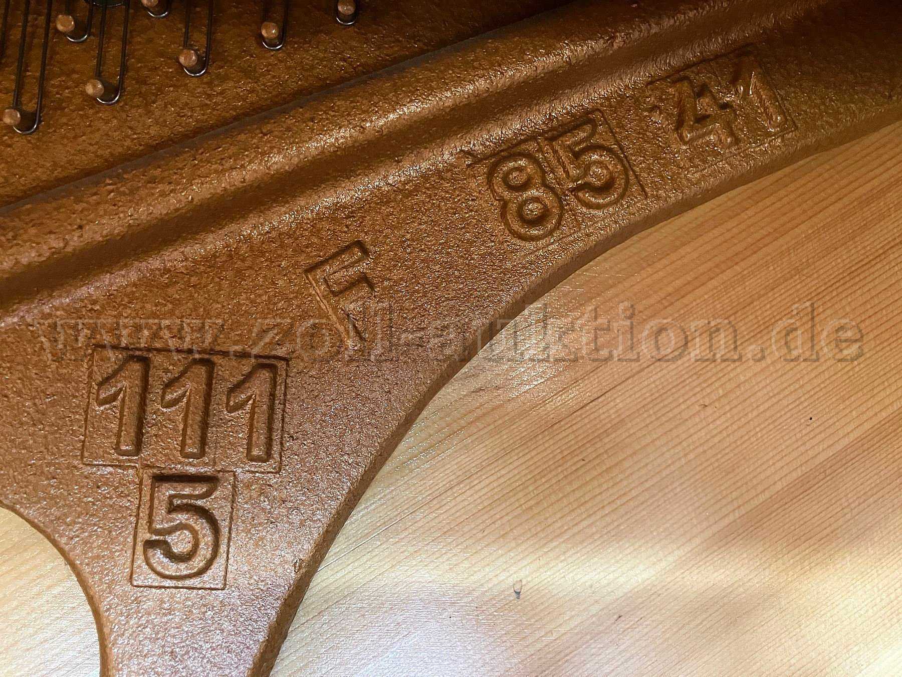 Metallmechanik mit Herstellerprägung 111/5/F/85/41
