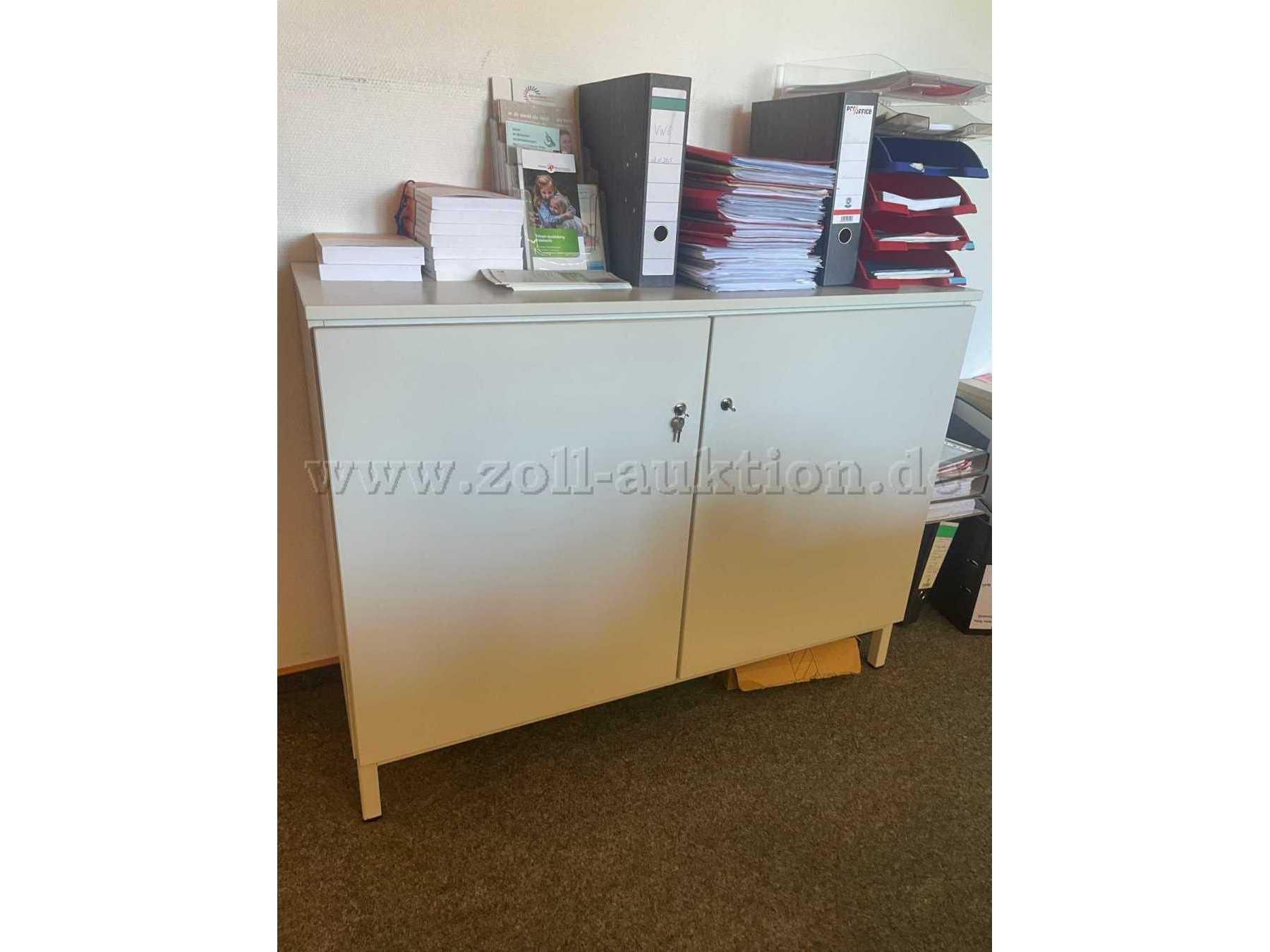 Kleines Sideboard aus Holz