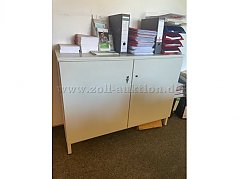Kleines Sideboard aus Holz