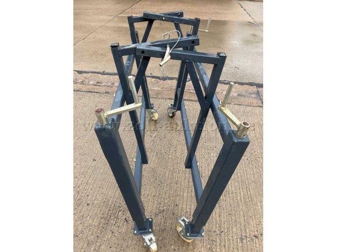 fahrbares Hebegerüst für Kehrbehälter 1