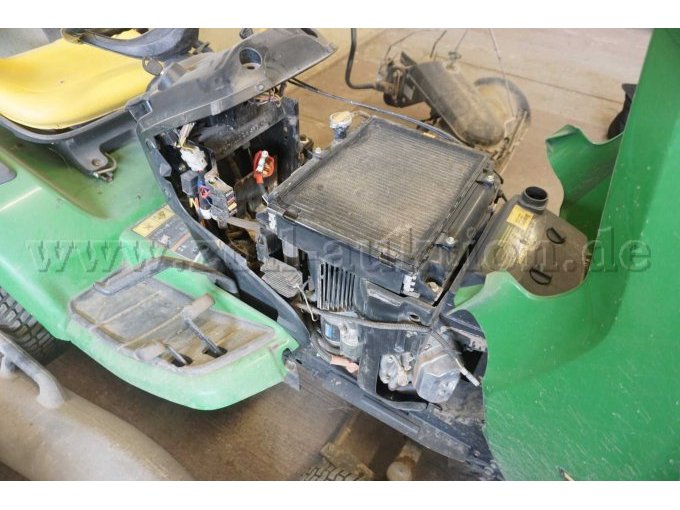 Motor mit ausgebauter Batterie