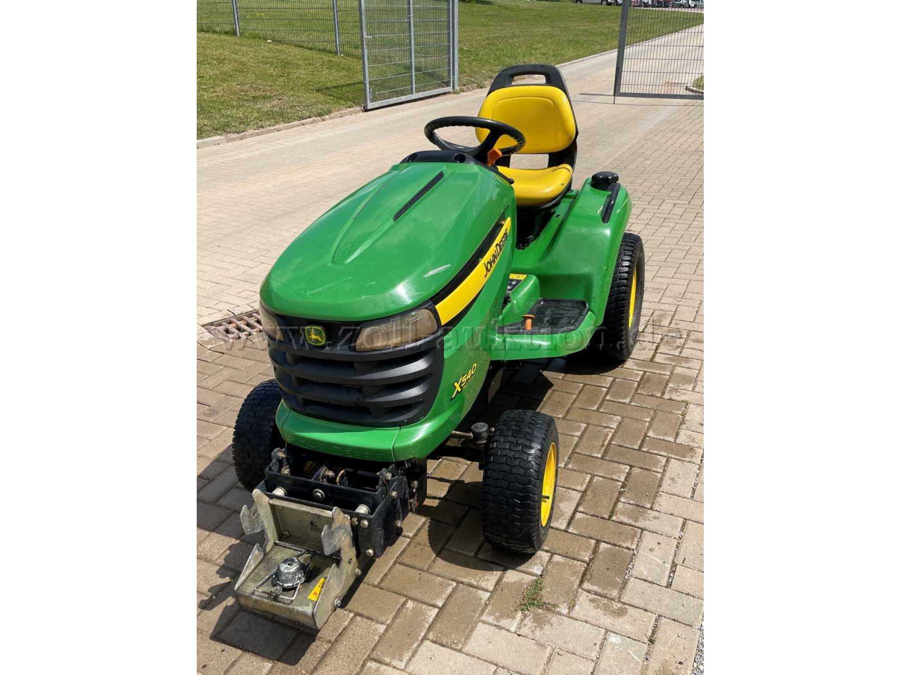 Frontansicht Traktor