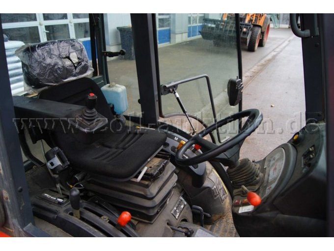 Innenansicht Fahrerkabine KUBOTA