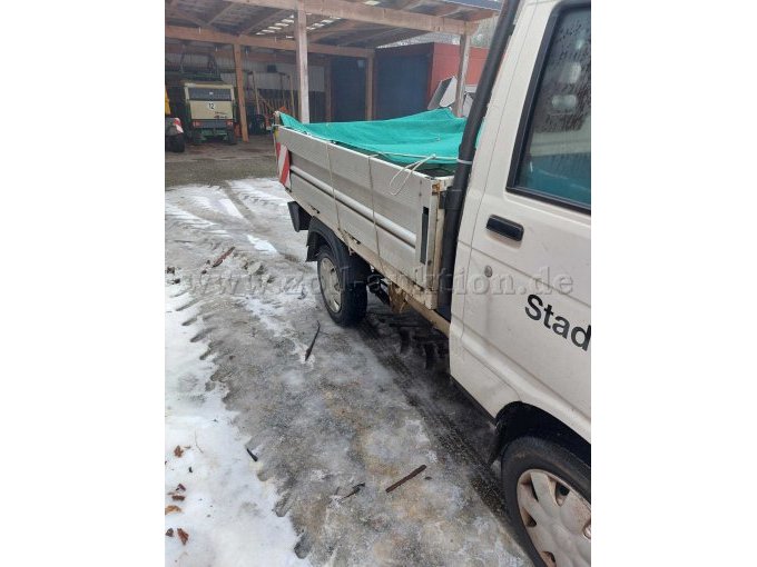 Seitenansicht des Fahrzeugs von rechts