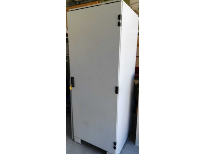 Ansicht Serverschrank geschlossen