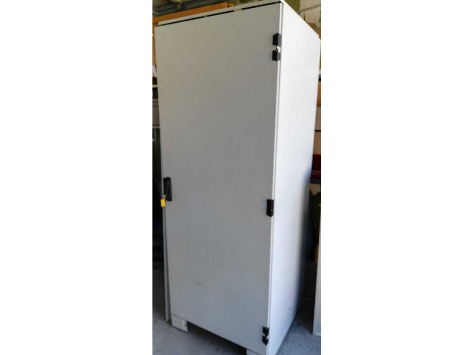 Ansicht Serverschrank geschlossen