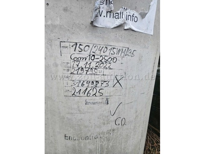 Frontansicht mit Herstellerangaben