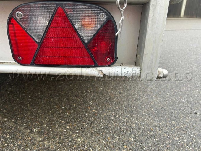 Korrossion am Heck & Schaden Lampe