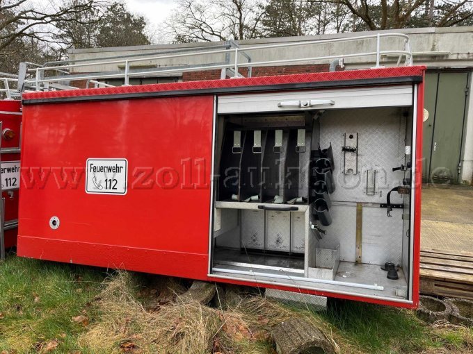 Kofferaufbau Seite rechts offen