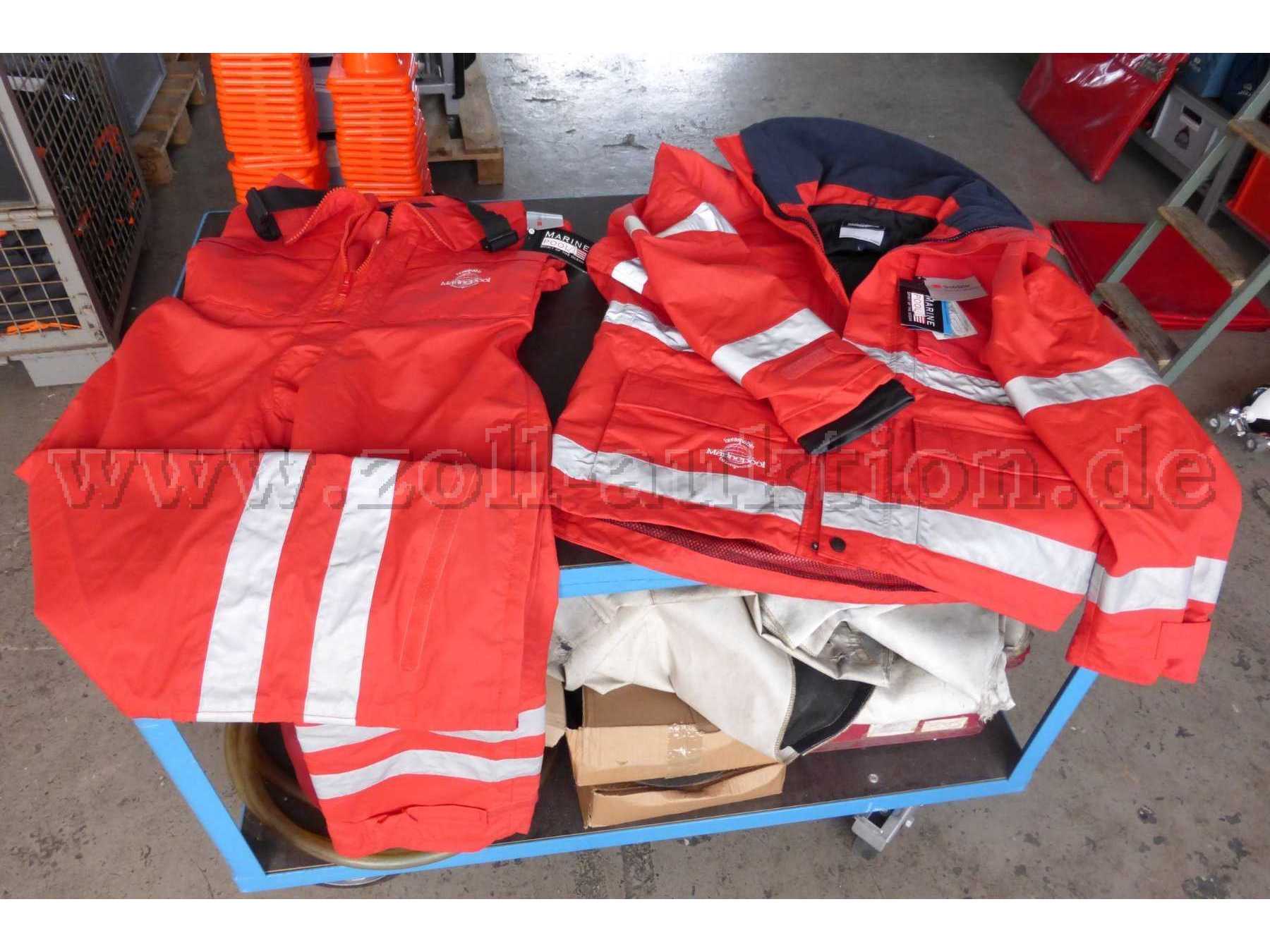 Wetterschutzkleidung / Frontansicht