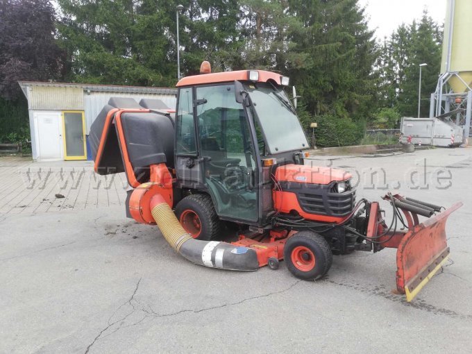 Vorne Rechts mit Schneepflug