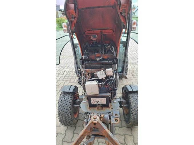 Motorraum elektrischer Verteiler