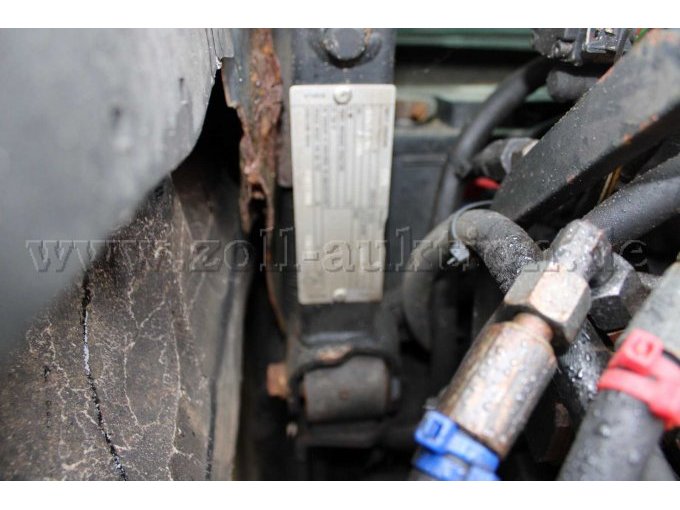 Typenschild heckseitig links am Rahmen angebracht