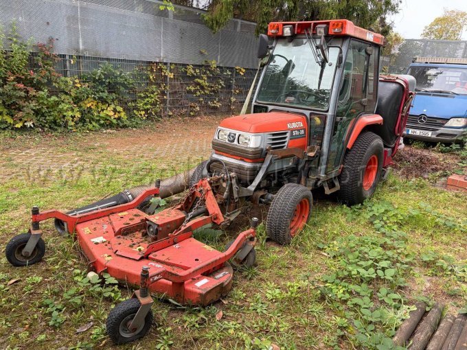 Traktor Diagonale von vorn links