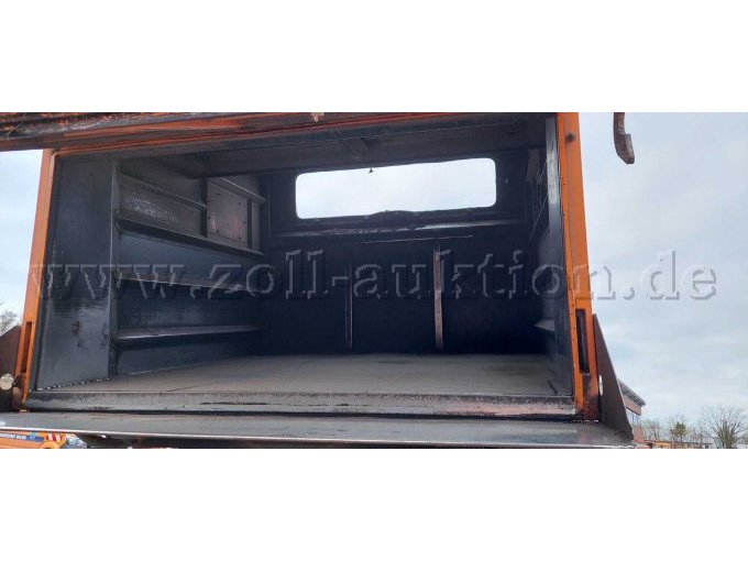 offene Heckklappe Kehrbehälter