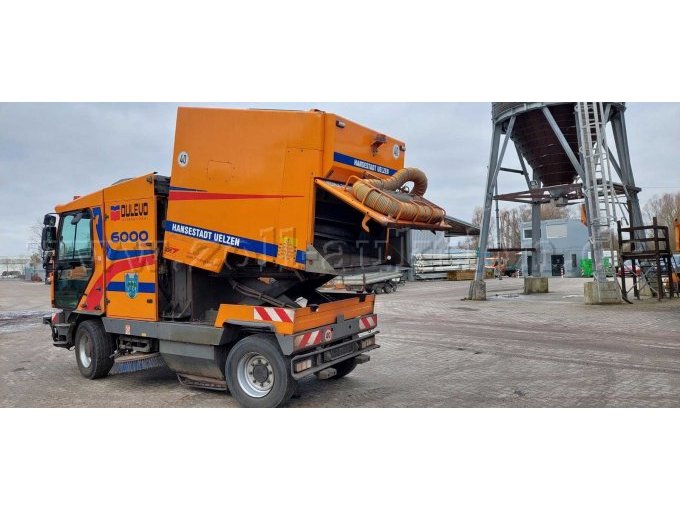 Behälter gekippt links