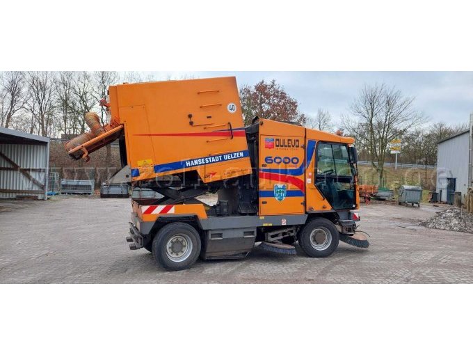 Behälter gekippt rechts