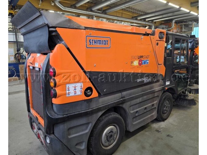 Kompaktkehrmaschine Schmidt Swingo Compact 200, rechte hintere Seitenansicht