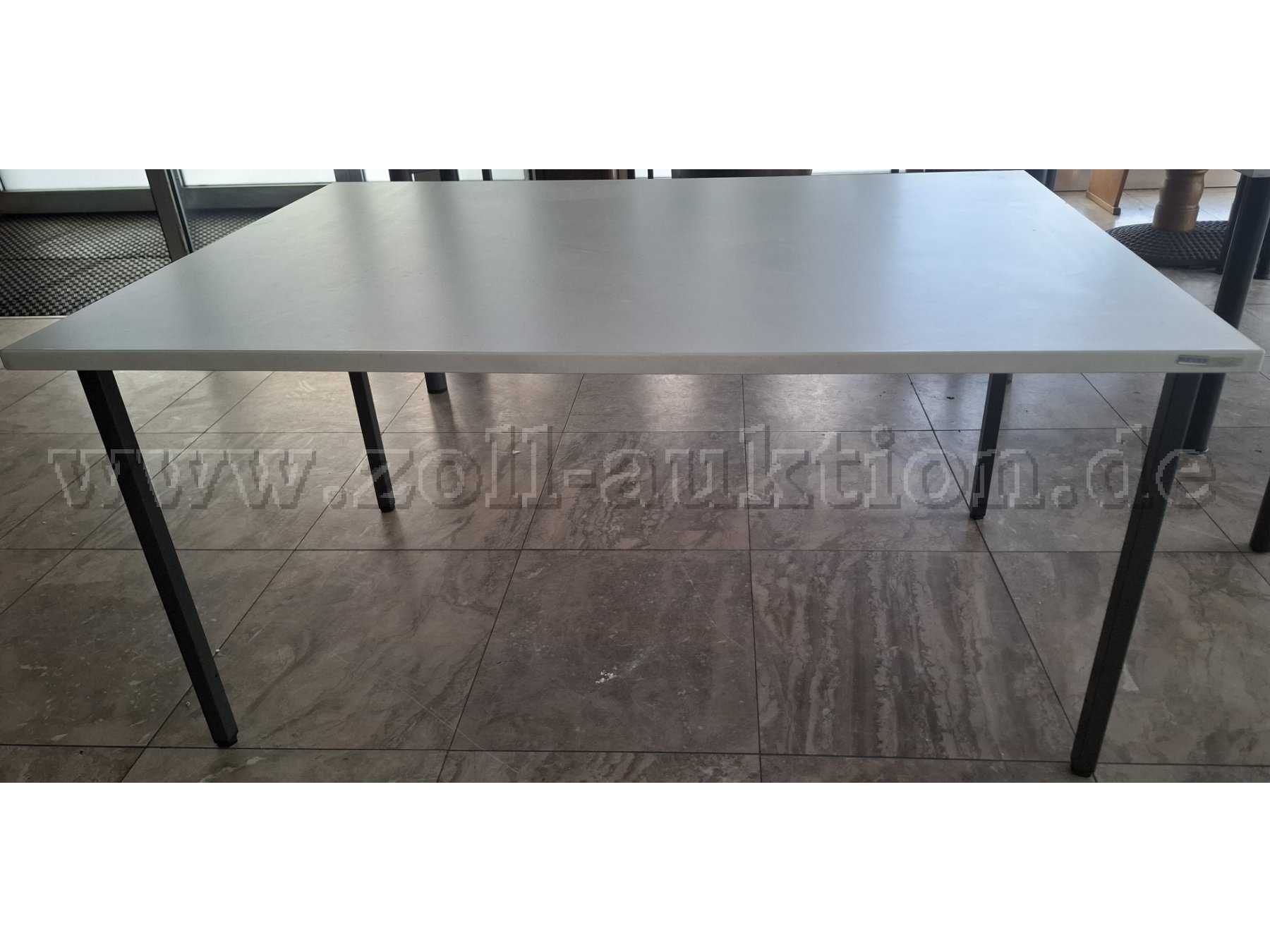 Frontansicht, Büro-Kompakttisch Fa. Reiss, Tischplattenüberhang an Längsachse