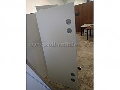 E- Kompakttisch der Marke OKA-Möbel, mit 4 Büchsen.