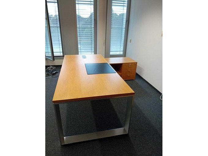 Schreibtisch Ansicht von der Seite