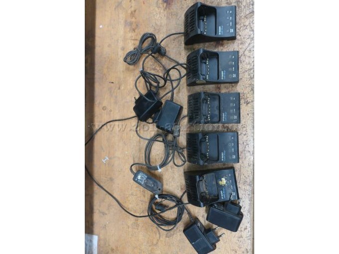 Ladeschalen für Handfunkgeräte