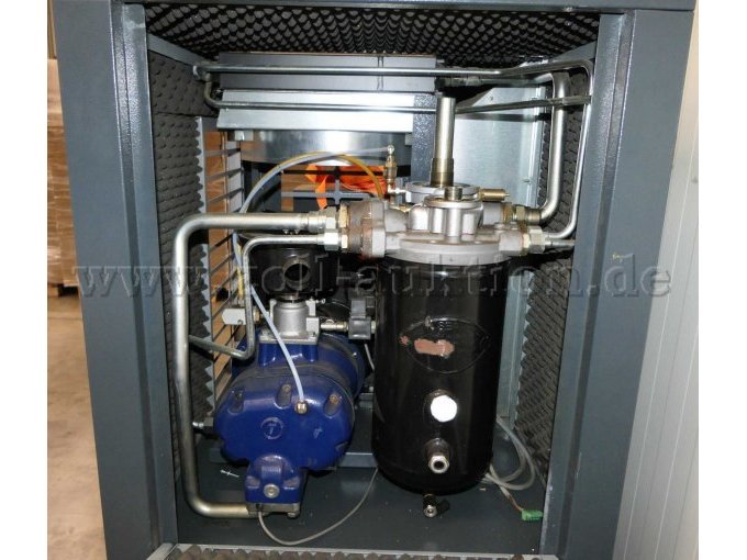 Detailaufnahme 1 mit geöffneter Klappe von links