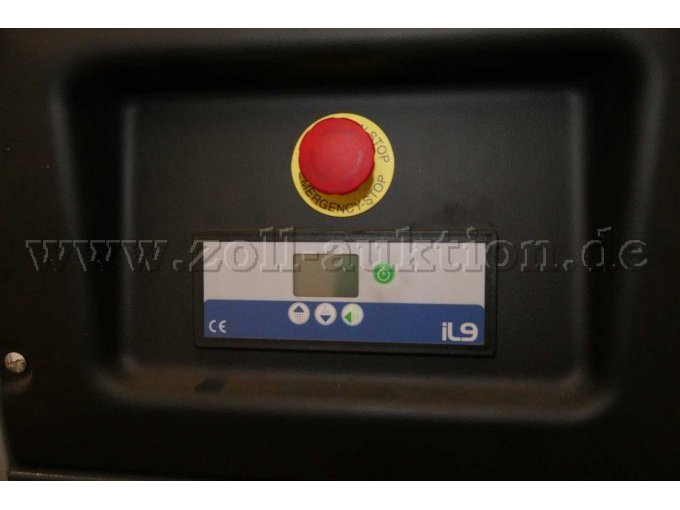 Detailaufnahme 1 von vorne mit Bedienelement + Not-Aus & CE-Kennung