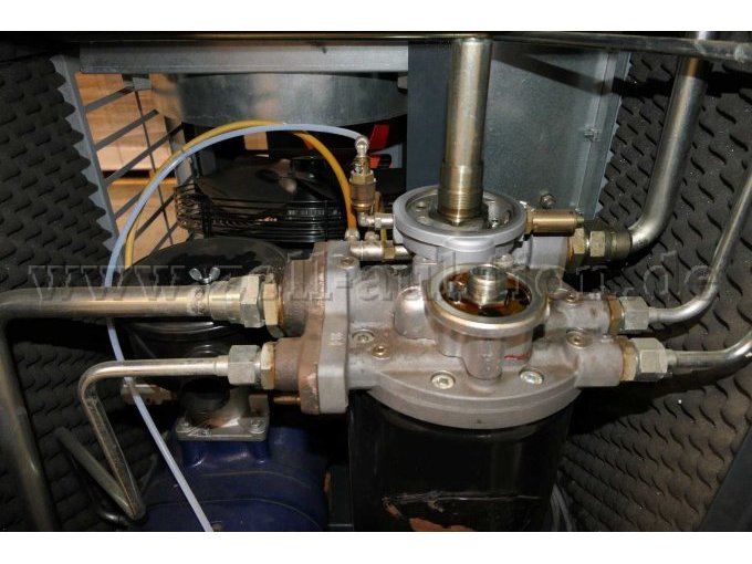 Detailaufnahme 3 mit geöffneter Klappe von links