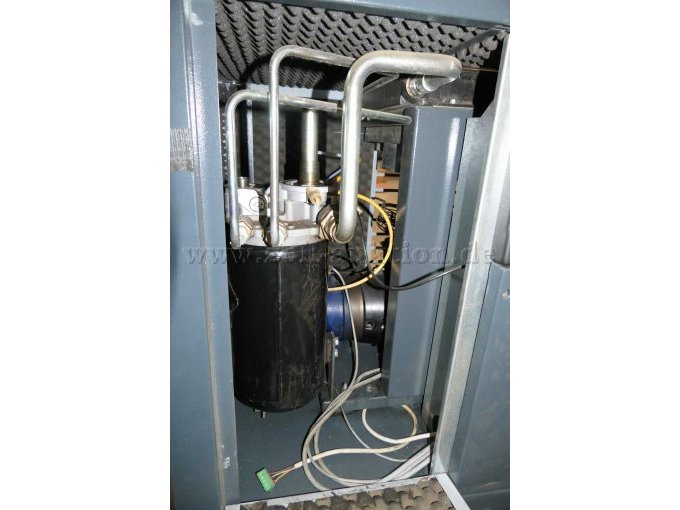 Detailaufnahme mit geöffneter Klappe von vorne