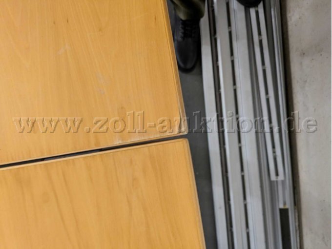 Konferenztisch_Eckbeschädigung