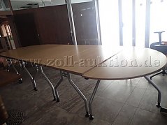 Konferenztisch bestehend aus 6 Tischen, 2x Halbkreistische und 
4 Tische Rechteckform