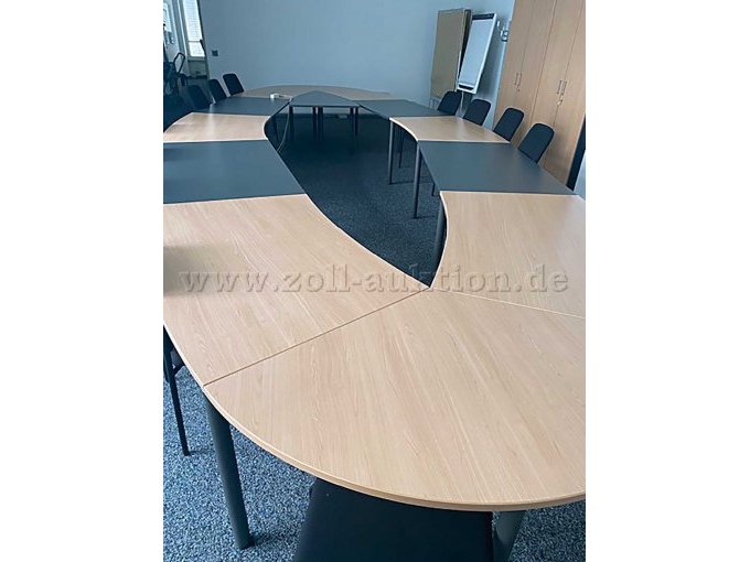Ansicht von anderer Seite der Tische