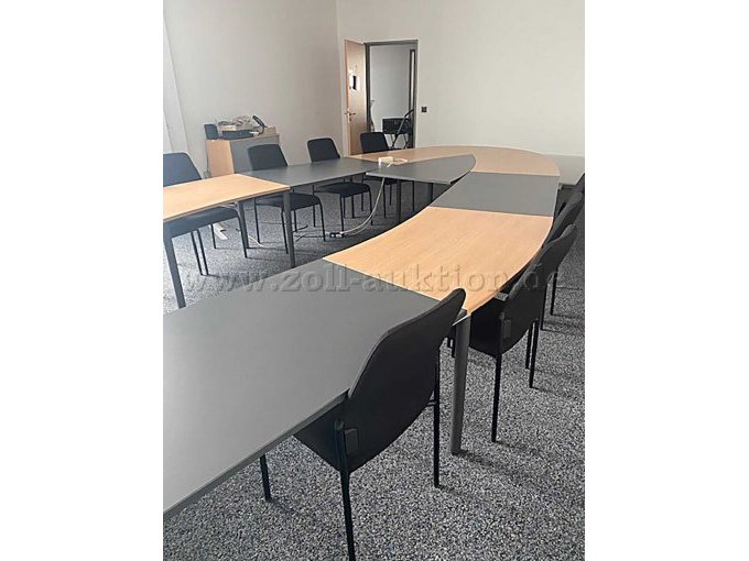 Ansicht der unterschiedlichen Konferenztische von der Seite
