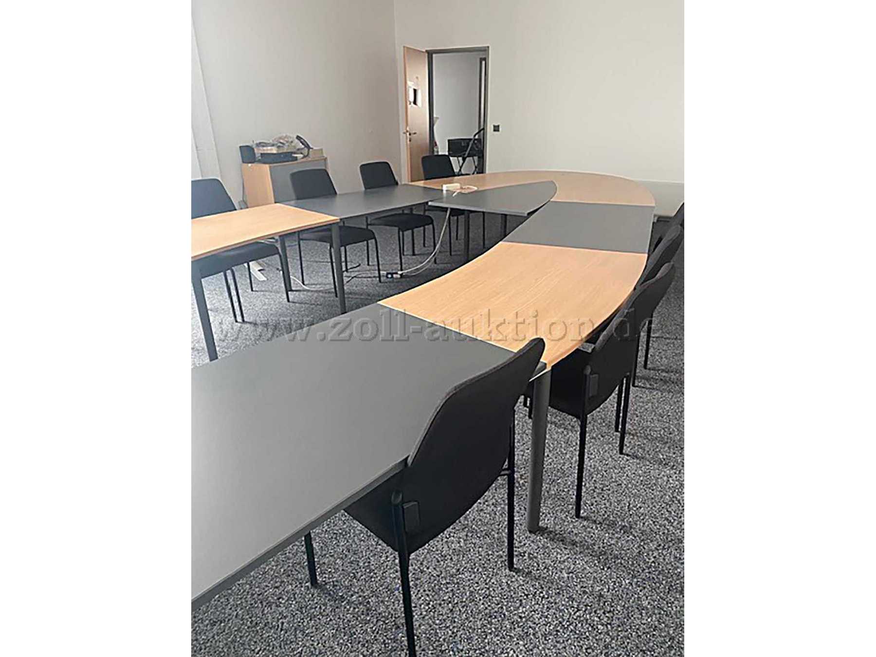 Ansicht der unterschiedlichen Konferenztische von der Seite
