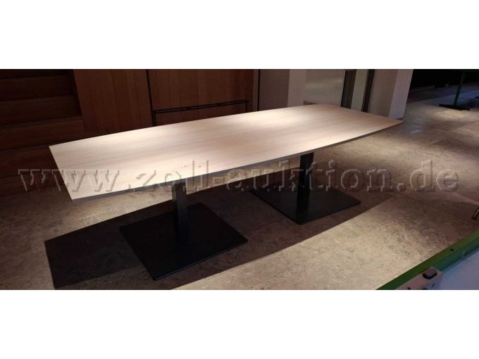 Tisch inkl. Tellerfüße 1 Tisch inkl. Tellerfüße 1