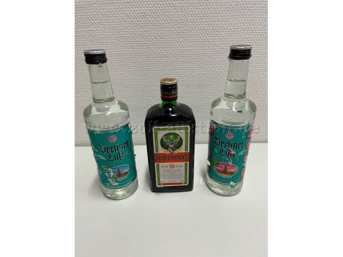 1 Flasche Jägermeister, 2 Flaschen Berliner Luft