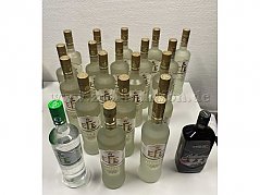 19 Flaschen EFE Gold, 1 Flasche EFE "Grün", 1 Flasche Ballantines