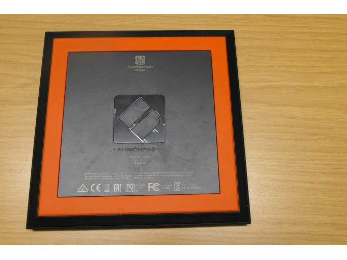 Rückseite Launchpad mit CE Kennzeichen und Artikel Nr.