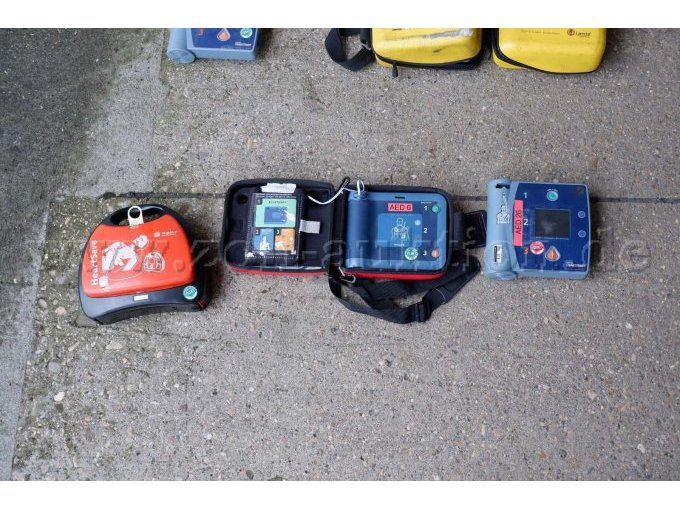 verschiedene AED Typen
