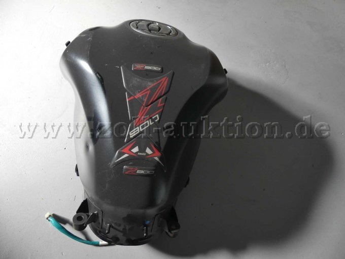 1 set (36 stuks) motoronderdelen van Kawasaki – tweedehands – foto 2 – kavel bij Zoll-Auktion, Cottbus