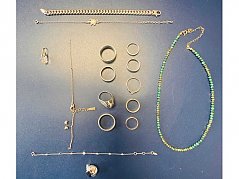 16-teiliges Konvolut 925er Silber
(unten im Bild Ohrclip und Kettchen 835er Silber)